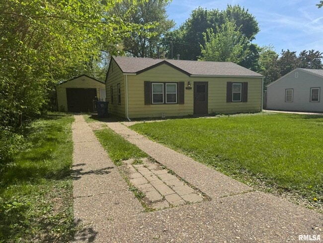 property at 7115 N Oak St