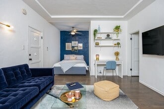 Don Carlos Apartments in Beverly Hills, CA - Building Photo - Building Photo