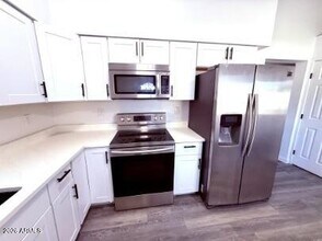 1009 E Chipman Rd in Phoenix, AZ - Building Photo - Building Photo