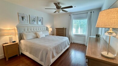 5801 SW 53rd Terrace in Miami, FL - Building Photo - Building Photo