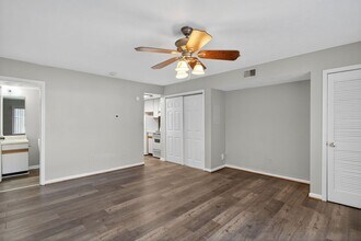 206 Pacific Dr in Hampton, VA - Building Photo - Building Photo