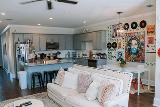 102 Far View Dr in Oxford, MS - Foto de edificio - Building Photo