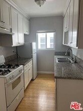 233 N Park View St, Unit 8 in Los Angeles, CA - Foto de edificio - Building Photo