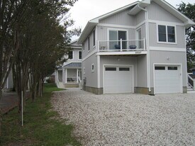 20527 Washington St, Unit Garrage Carriage House in Rehoboth Beach, DE - Building Photo
