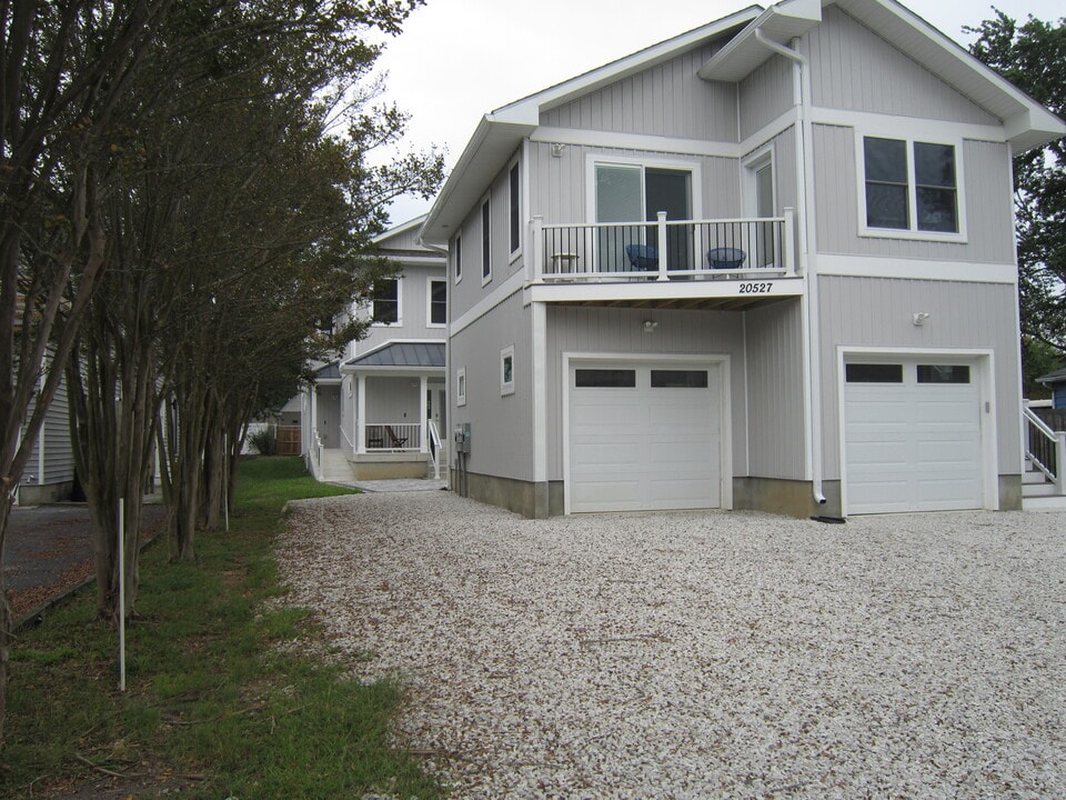 20527 Washington St, Unit Garrage Carriage House in Rehoboth Beach, DE - Building Photo