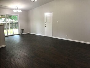 8202 Renton Dr in Austin, TX - Building Photo - Building Photo