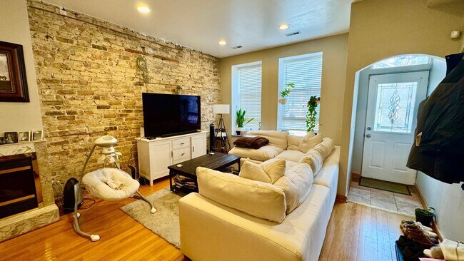 1453 W Cortez St, Unit 2