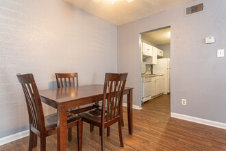 Woodley Terrace Apartments in Montgomery, AL - Building Photo - Interior Photo