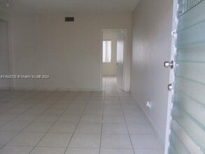 7424 Byron Ave in Miami Beach, FL - Building Photo - Building Photo