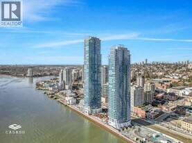 660 Quayside Dr in New Westminster, BC - Building Photo