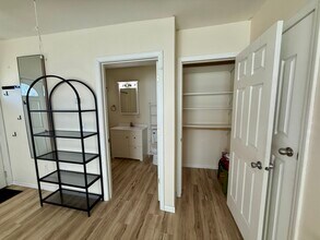 7215 University Ave, Unit 1 R in Middleton, WI - Foto de edificio - Building Photo