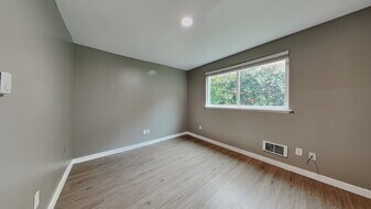 1105 S Woodlawn St in Tacoma, WA - Building Photo