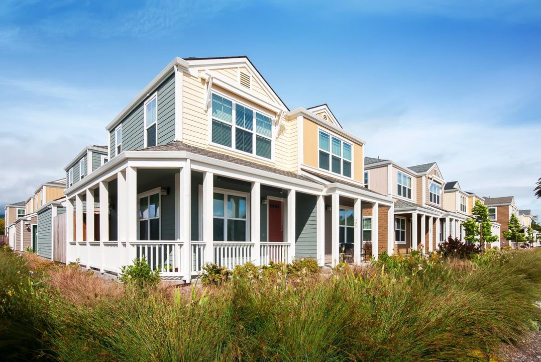 Hansen Place in Petaluma, CA - Building Photo