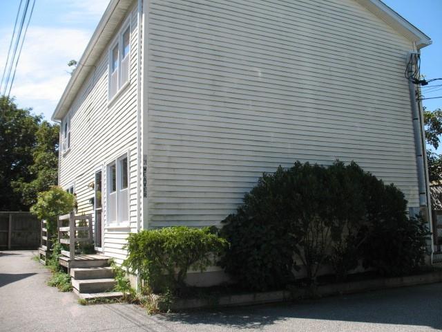 27 Weaver Ave in Newport, RI - Building Photo