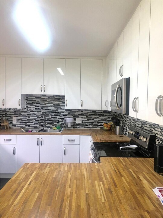 1790 NE 173rd St in North Miami Beach, FL - Building Photo