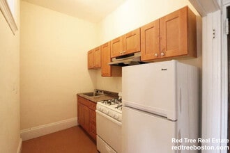 2 Ware St, Unit 111 in Cambridge, MA - Foto de edificio - Building Photo