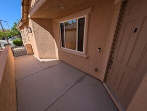 1045 Ambrosia Dr in Las Vegas, NV - Building Photo - Building Photo