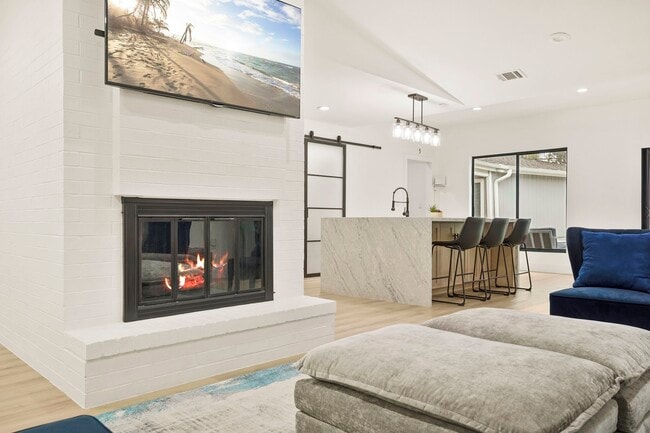 3327 Freshmeadows Dr