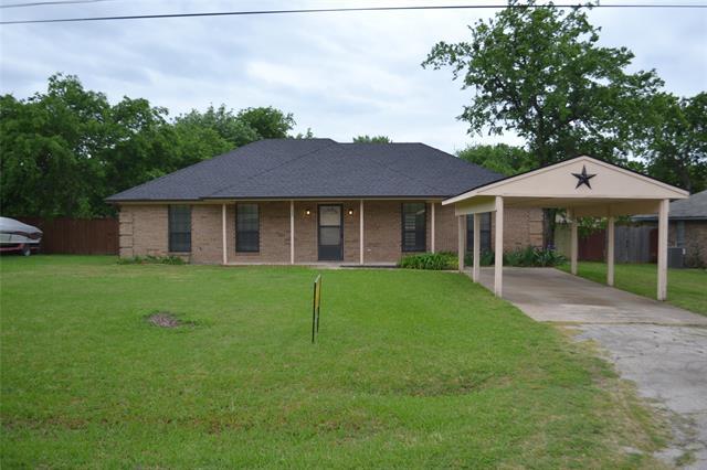 525 W Lloyd St in Krum, TX - Building Photo