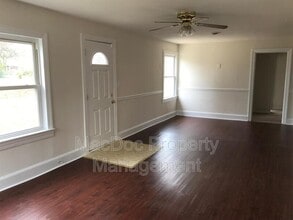 217 Hillcrest Dr in Fredericksburg, VA - Foto de edificio - Building Photo