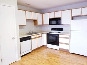 1200 Murray St NE, Unit 8 in Cedar Rapids, IA - Building Photo - Building Photo