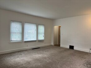 317 N Monroe St in Stoughton, WI - Building Photo - Building Photo