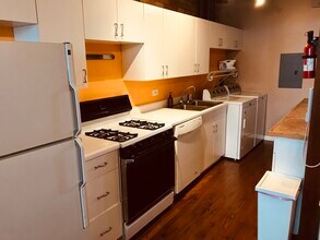 1322 Oakton St in Evanston, IL - Building Photo - Building Photo