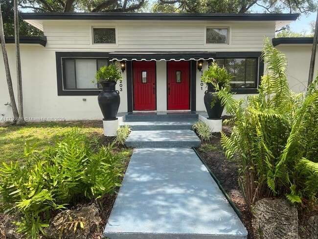 13203 NE 3rd Ct, Unit 13203