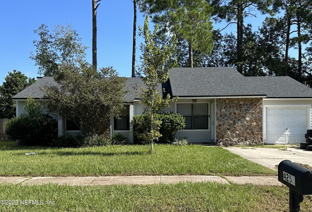 4253 Huntington Forest Blvd in Jacksonville, FL - Building Photo