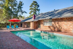 5 Dorchester Ct in Savannah, GA - Building Photo