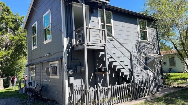 property at 702 Rosedale St