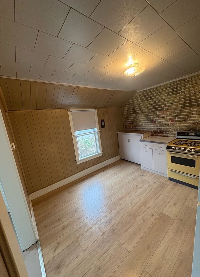 property at 31 Nutt Ave