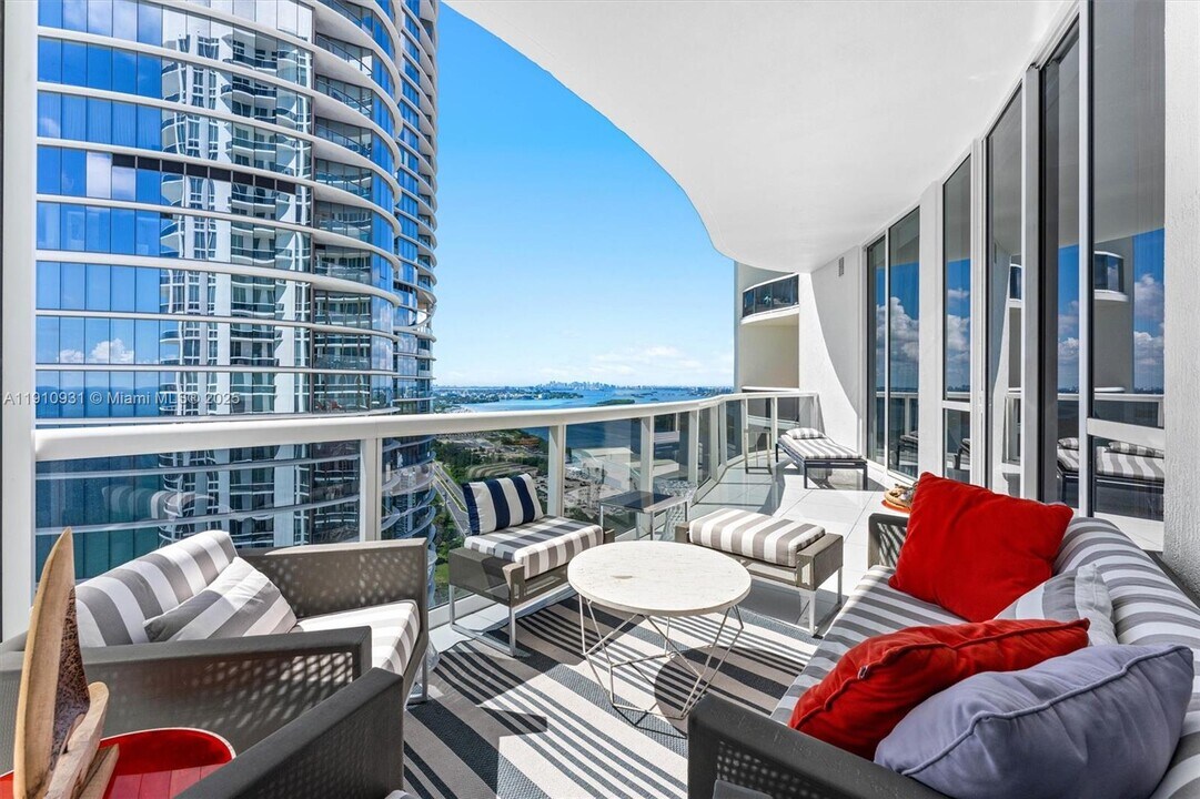 15811 Collins Ave in Sunny Isles Beach, FL - Foto de edificio