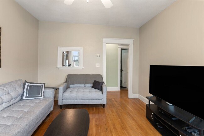 1669 Commonwealth Ave in Boston, MA - Building Photo - Building Photo