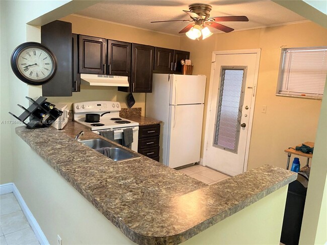 410 NW 68th Ave in Plantation, FL - Building Photo - Building Photo