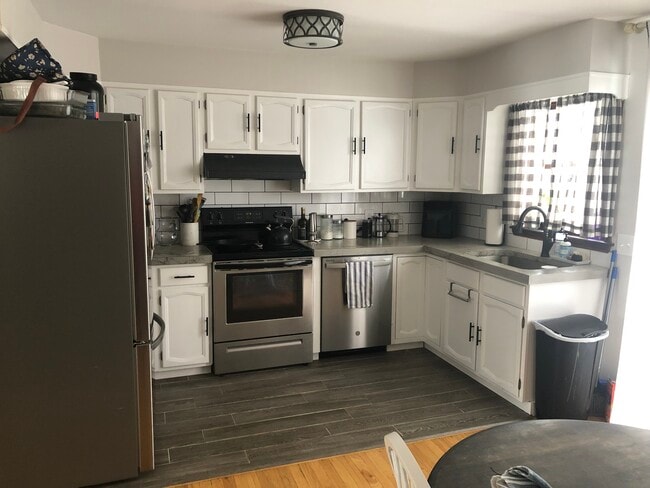 27 Ashdown Rd, Unit A in Ballston Lake, NY - Foto de edificio - Building Photo