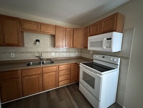 299 Dashwood Dr in Ferguson, MO - Building Photo - Building Photo