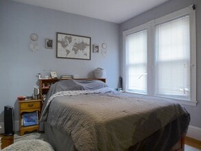 33 Oak Square Ave, Unit 1 in Boston, MA - Foto de edificio - Building Photo