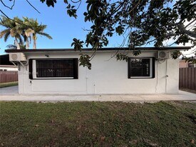 10854 SW 141st Ln in Miami, FL - Building Photo