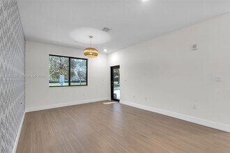 8363 NW 41st St, Unit A-109 in Doral, FL - Building Photo - Building Photo