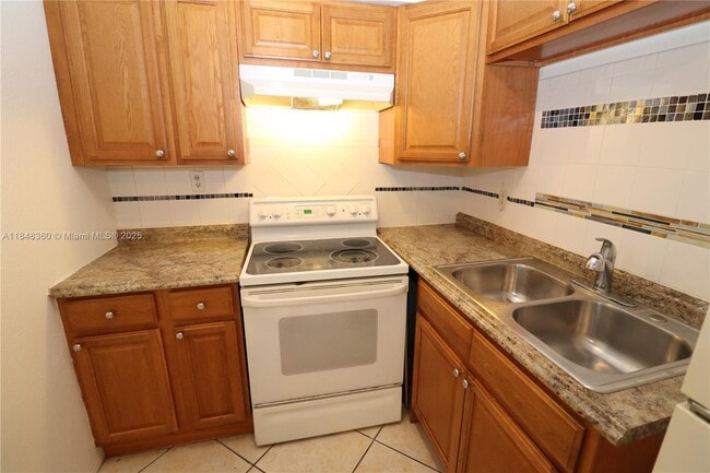 59 NW 37th St in Oakland Park, FL - Building Photo - Building Photo