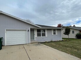 1380 Cardinal Ln in Green Bay, WI - Building Photo