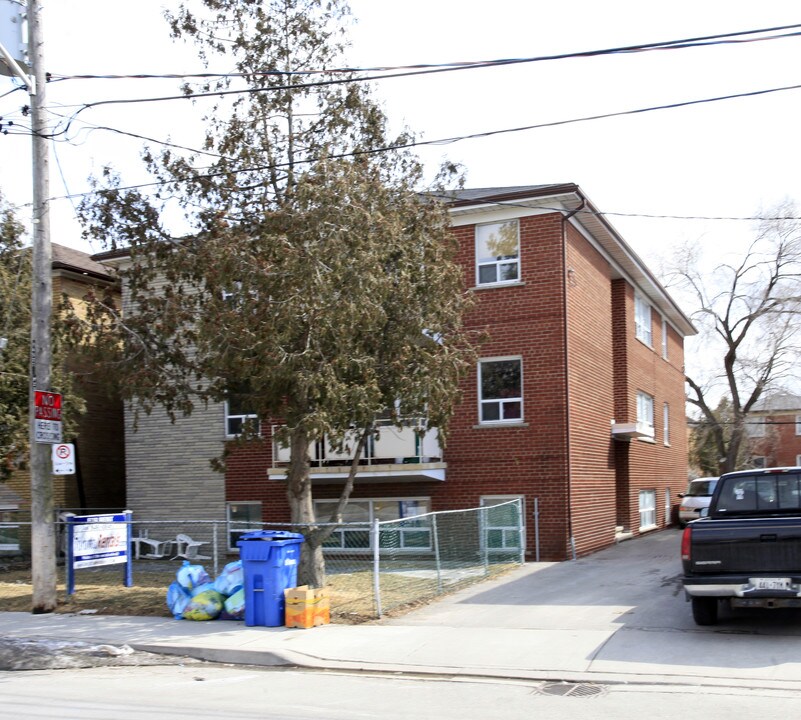 235 Melrose St in Toronto, ON - Building Photo