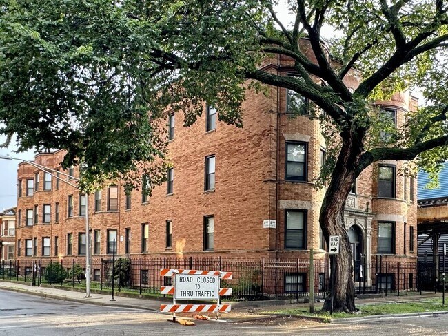 property at 3834 N Wilton Ave
