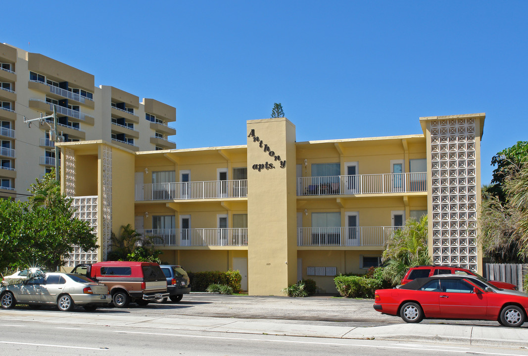 1229 S Ocean Blvd in Pompano Beach, FL - Building Photo