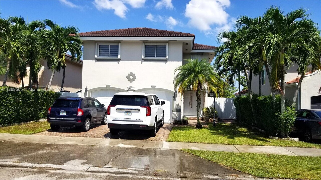 14033 SW 166th St in Miami, FL - Building Photo