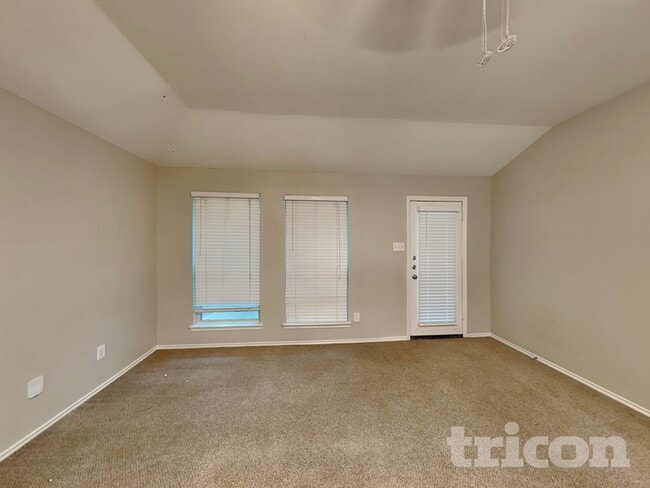 711 Lentisco Dr in Lancaster, TX - Foto de edificio - Building Photo