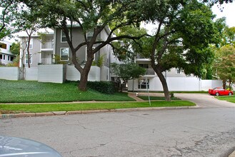 Chalet Apartments in Dallas, TX - Building Photo - Building Photo