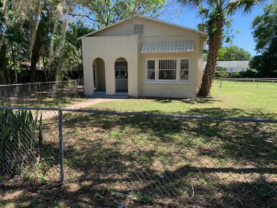 227 Leon Ave in DeLand, FL - Building Photo