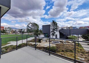 371 Novel in Irvine, CA - Building Photo - Building Photo